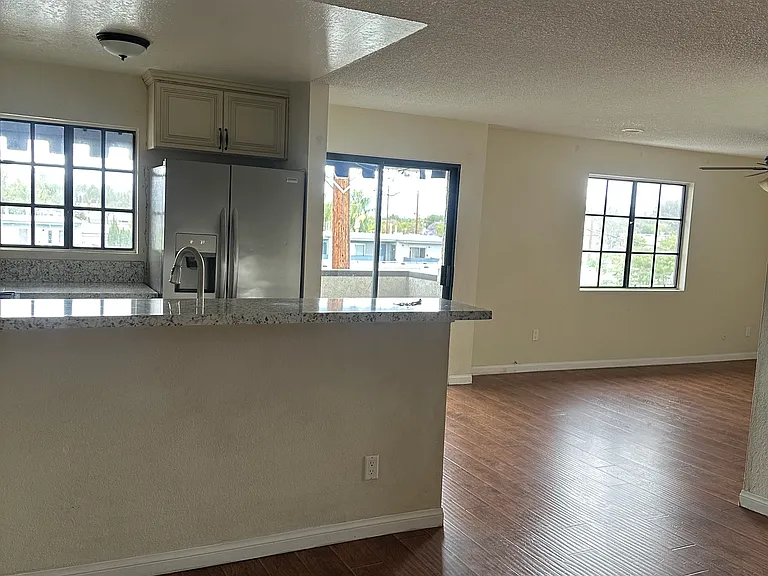 18530 Hatteras St #310 — Photo 8