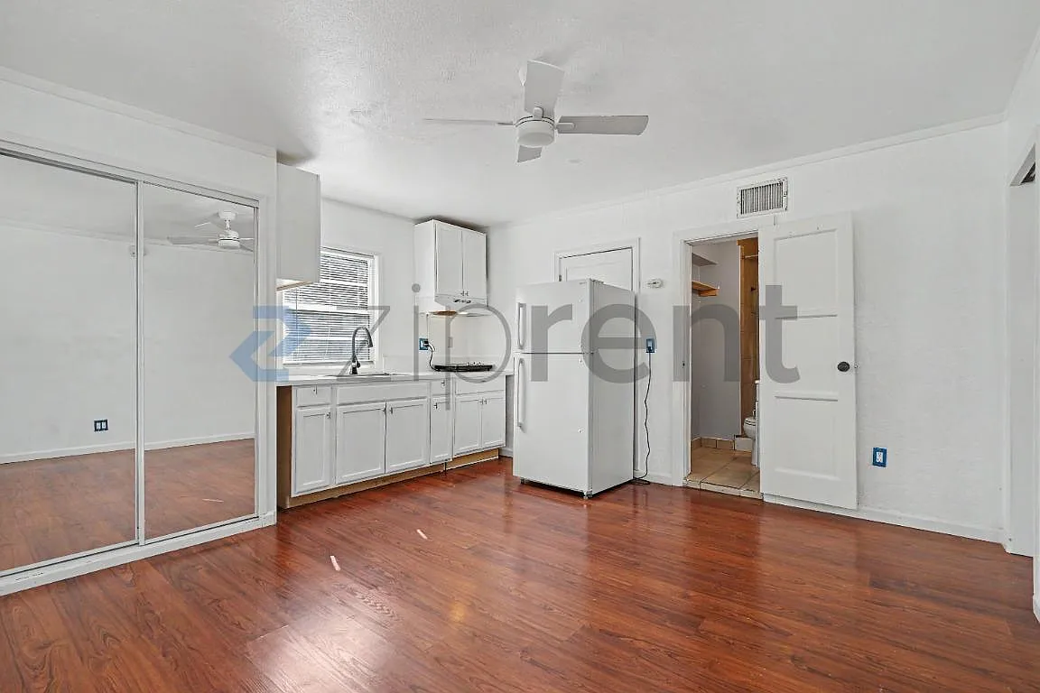 1 bed, 350 sqft, $2,325 — Photo 4