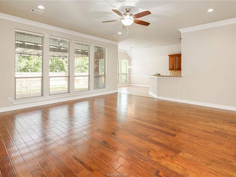 2481 Newark Cir — Photo 3