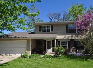 1124 Hecker Dr, Elgin, IL 60120