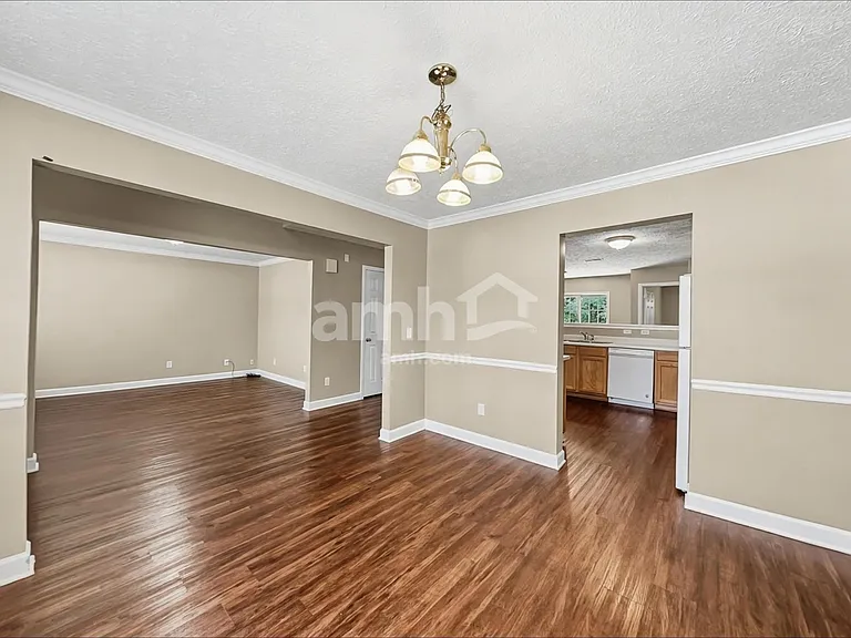 8028 Meadowview Ln — Photo 6