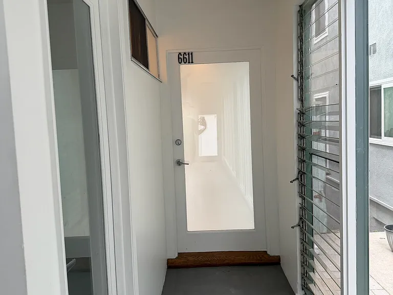 6611 Vista Del Mar #6611 — Photo 2