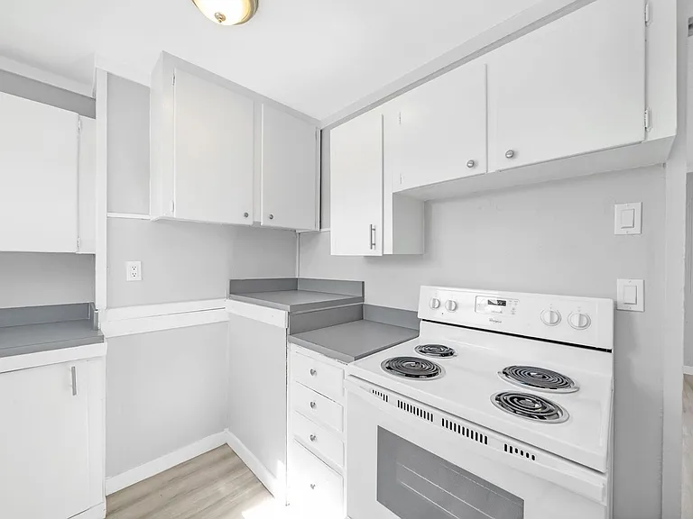Eastgate Apartments — Photo 13