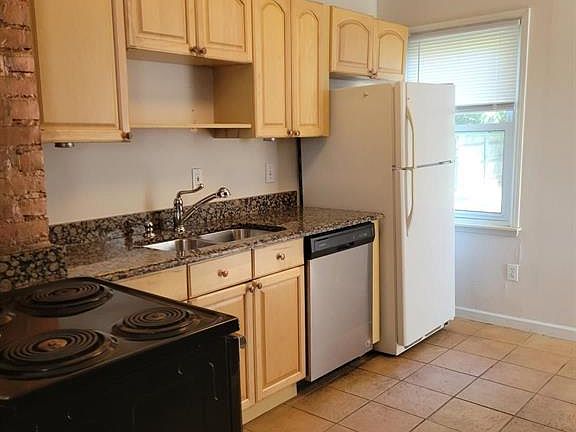 5th image of 1033 Humphrey Ave