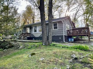7 Amicalola Dr, Highland Lakes, NJ 07422