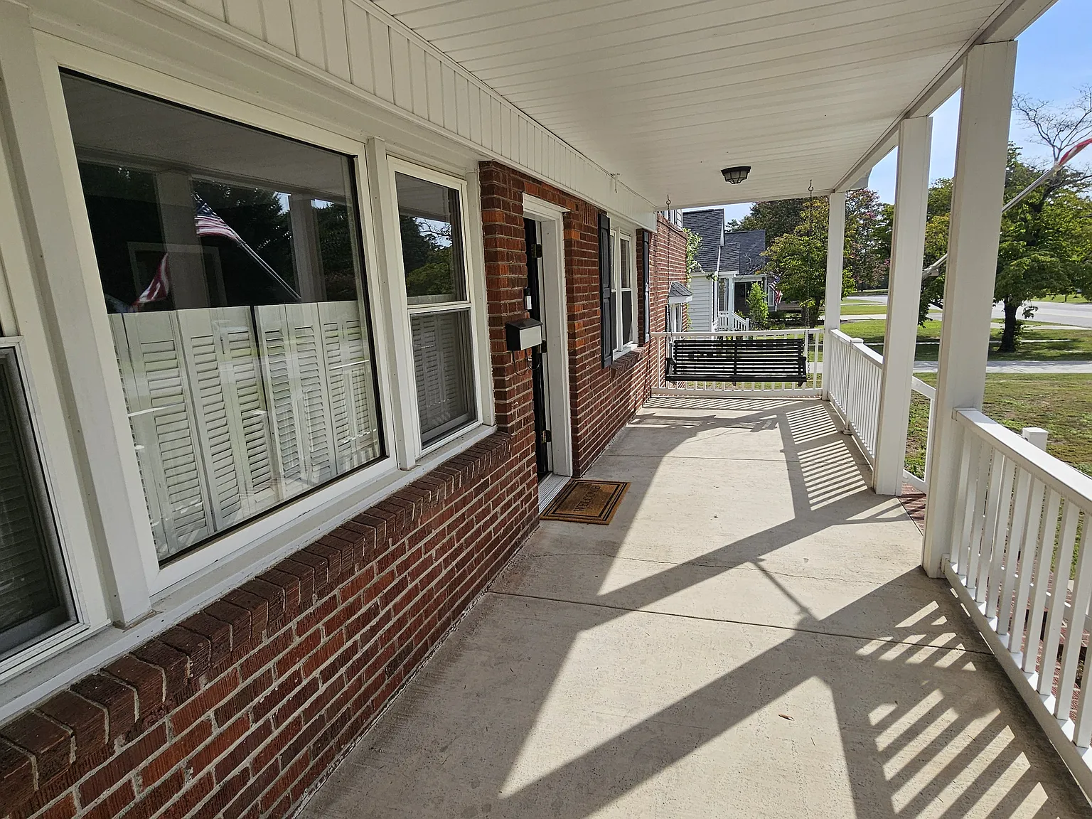 4 bed, 2.5 bath, 2048 sqft, $2,650 — Photo 2