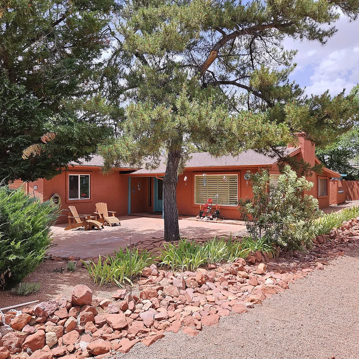 Building Photo - 216 Meadowlark Ln