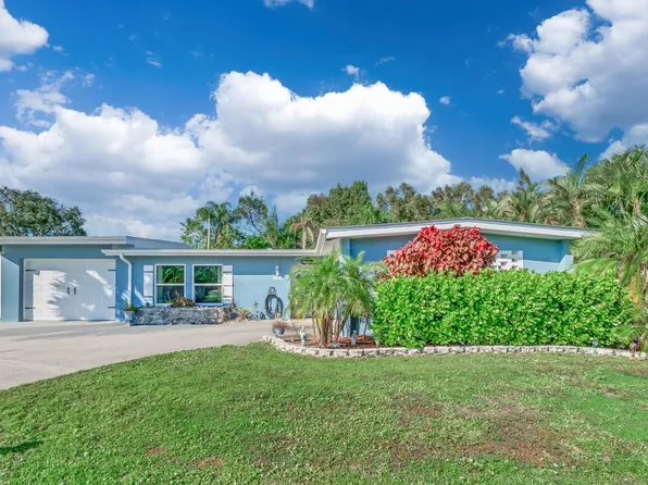 1321 SE San Sovina Terrace, Port St Lucie, FL 34952