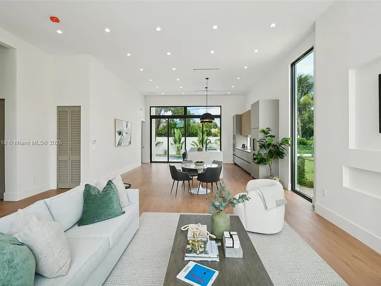 510 NW 50th St — Photo 3