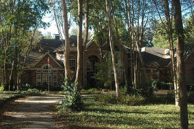 1st image of 841 Creekwood Cir