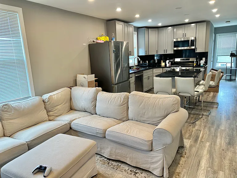 14 Vermont Ave #3 — Photo 5