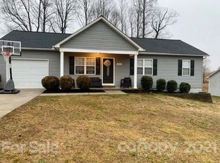2020 Redberry Ln, Conover, NC 28613