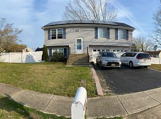 10 Transom Ln, Barnegat, NJ 08005