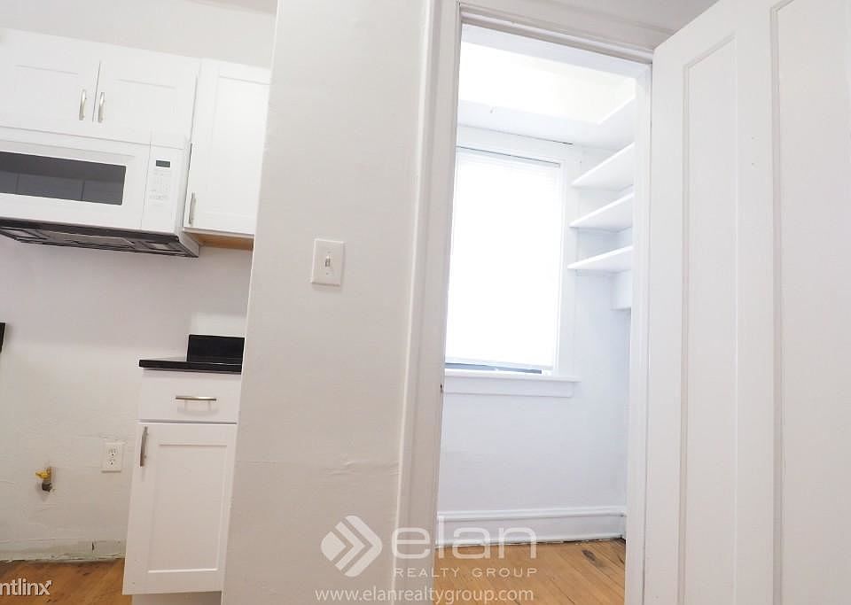 1st image of 2415 W Sunnyside Ave APT 3