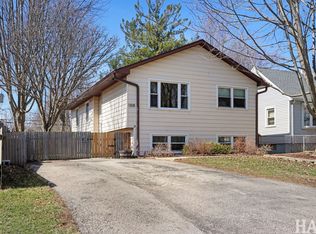 1308 Ridgeway St, Round Lake, IL 60073