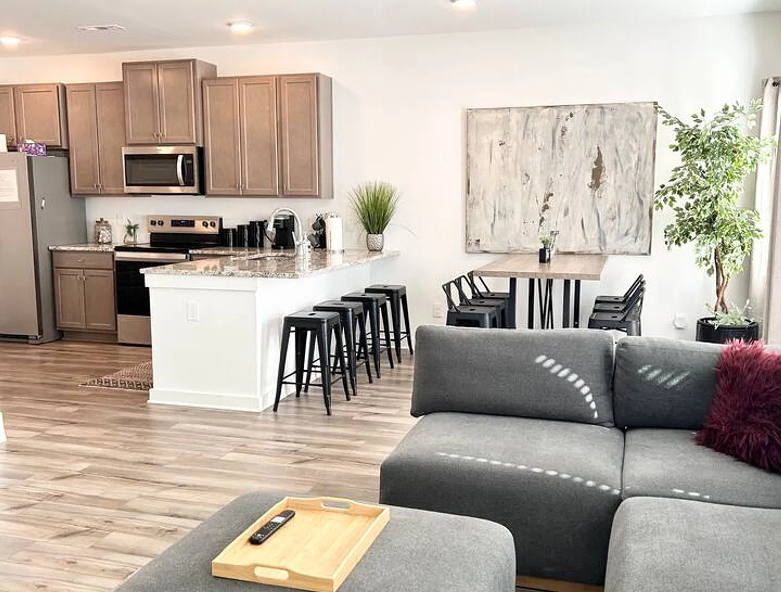 3 bed, 2.5 bath, $3,487 — Photo 2