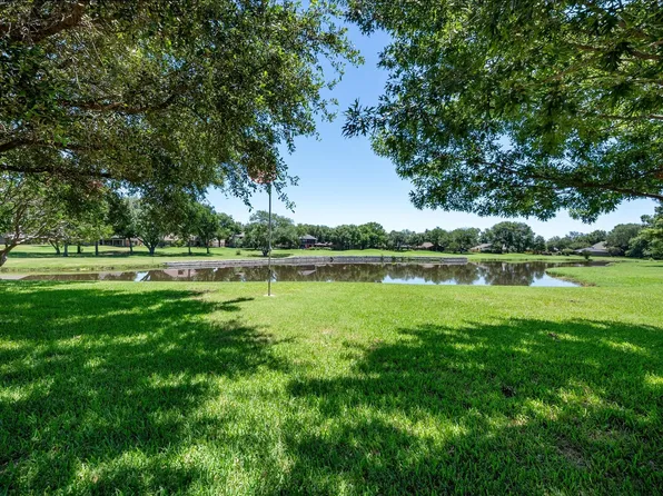 1600 Meadow Crest Ln, Mansfield, TX 76063