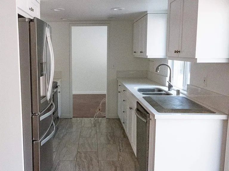 4258 Robbins St — Photo 4