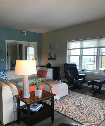 3rd image of 815 Wells St