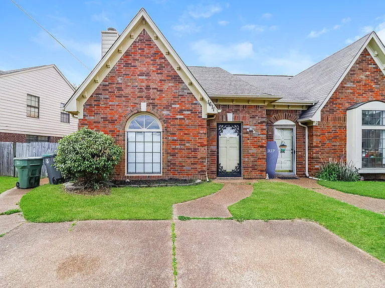 1611 Oaken Bucket Dr — Photo 1