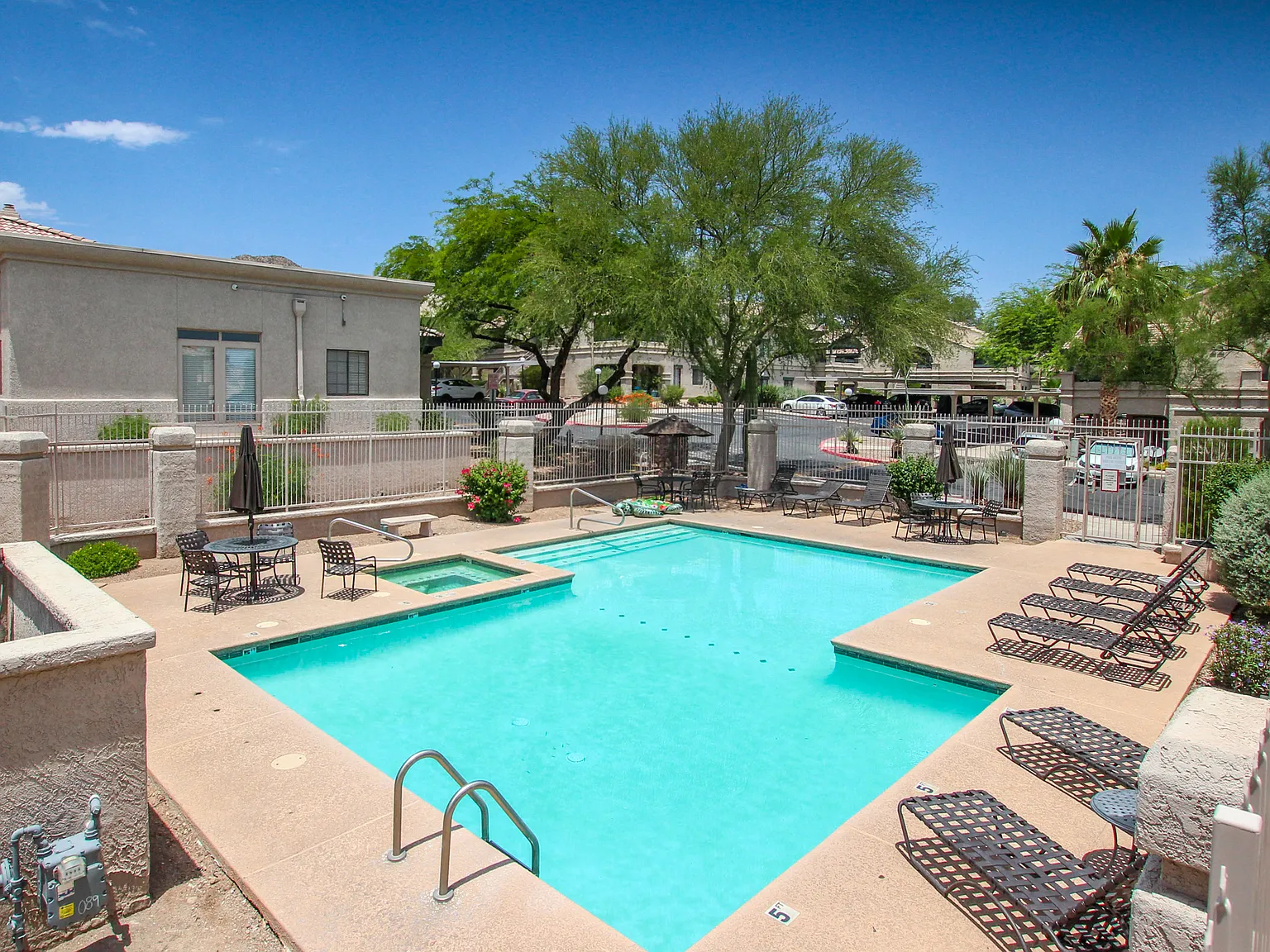 2 bed, 1005 sqft, $1,695 — Photo 2