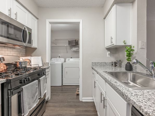 2200 Montrose Pkwy NE #2003
