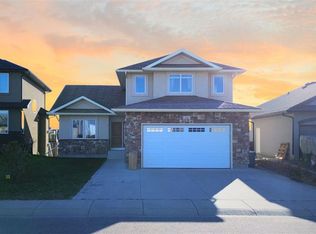 242 Whalley Cres, Saskatoon, SK S7T0N9