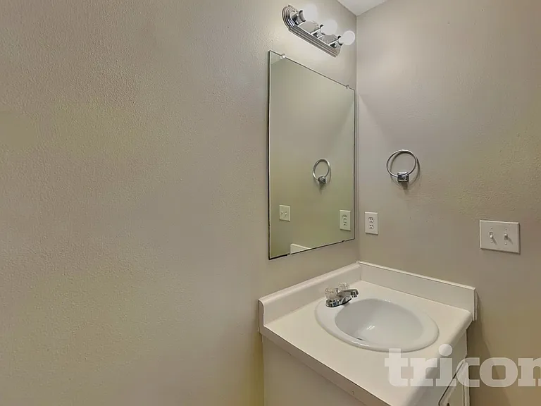 1104 Saint Phillips Ct — Photo 14