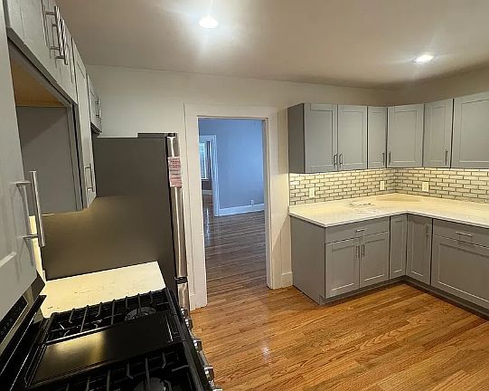 2nd image of 20-22 Everett Sq #2B