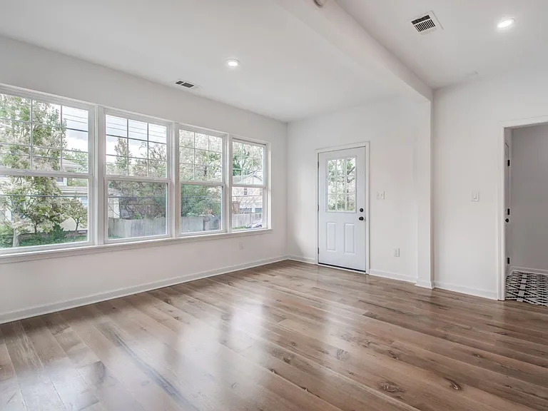1781 Forrest Ave — Photo 32