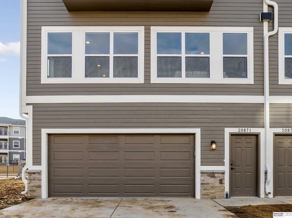 20871 T Ct, Elkhorn, NE 68022