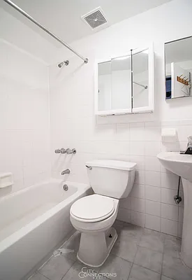 Rented by City Connections Realty | media 44