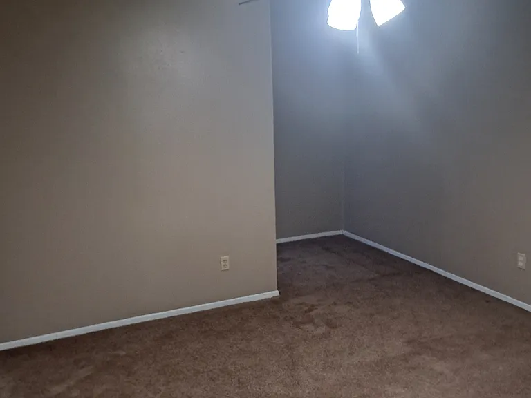Peachtree Apartments — Photo 26