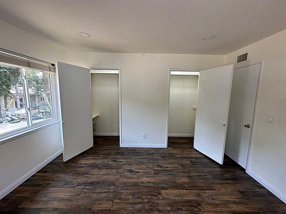 5th image of 6966 Woodlake Ave