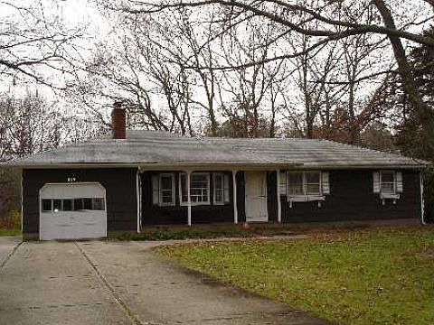 1st image of 109 Long Island Ave