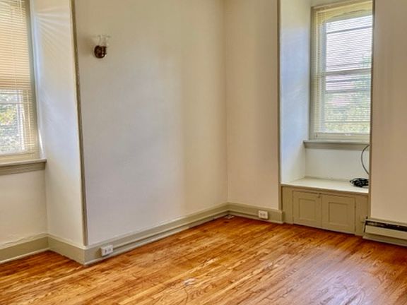 5th image of 636 N 3rd St APT 3R