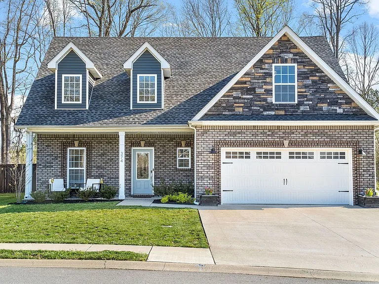 374 Rye Dr — Photo 1
