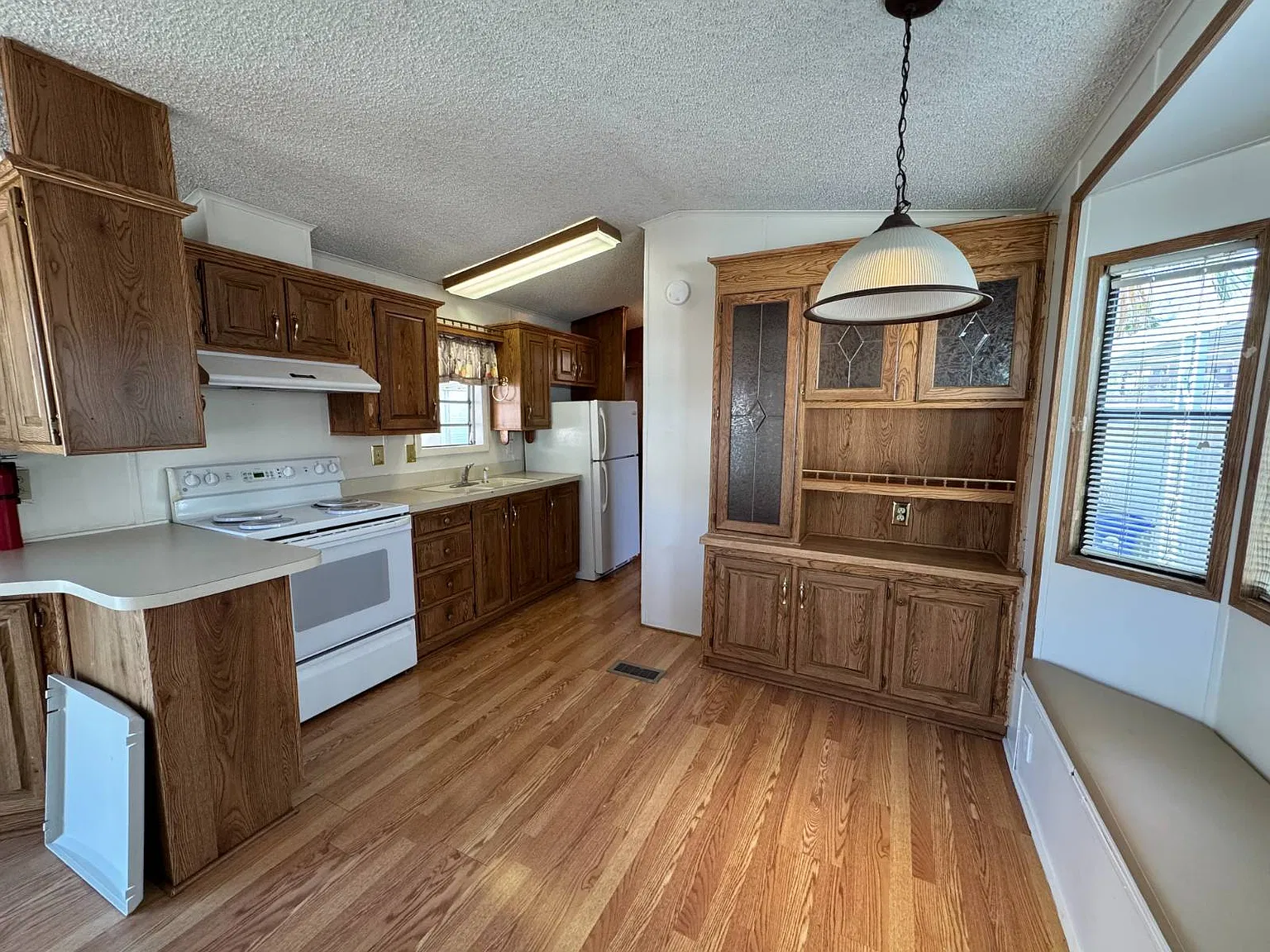 1 bed, 1.0 bath, 370 sqft, $1,595 — Photo 2