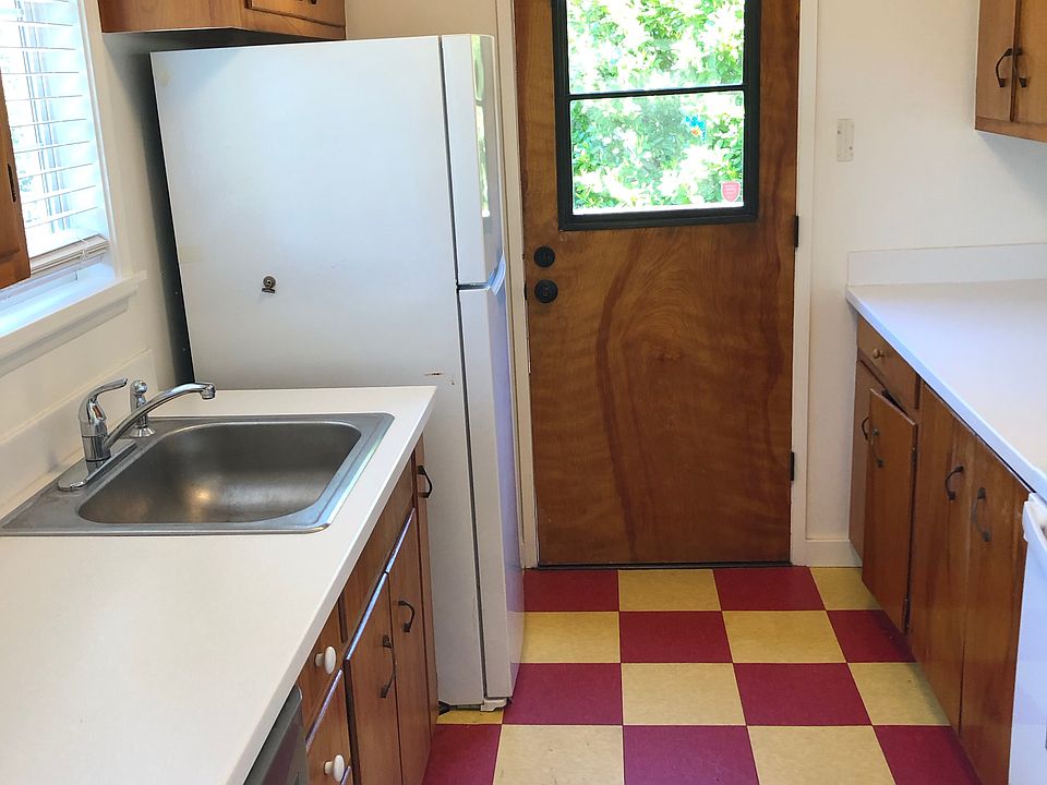 New countertops in kitchen