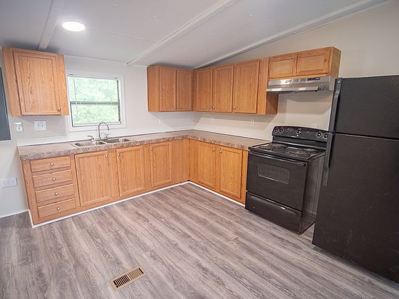 2nd image of 1040 SE Brock Gln