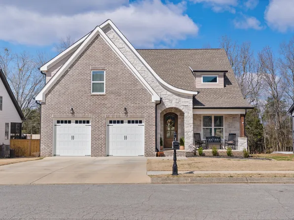 8858 Silver Maple Dr, Ooltewah, TN 37363