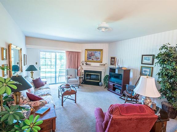 3rd image of 105 Oak Knoll Cir