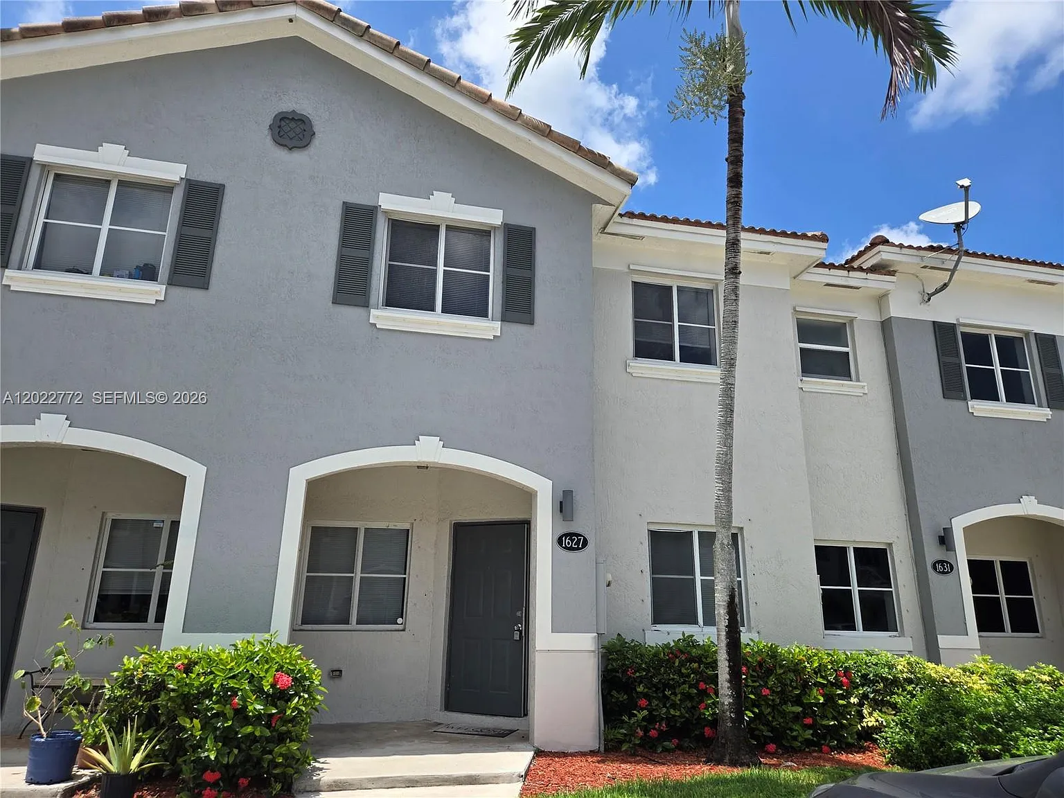 Venetia Grove — Photo 1