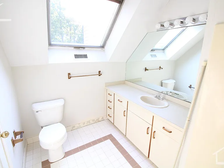 34 Raymond St #3E — Photo 7