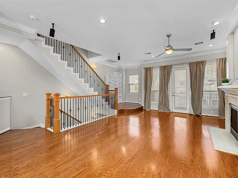 1614 Stuart St — Photo 13