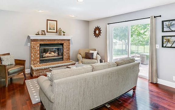 5th image of 2402 N Stoneybrook St