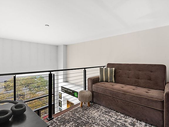 3rd image of 149 Huron St APT 4E