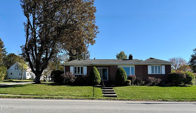 2nd image of 5 Lindbergh Avenue