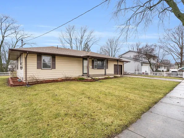 414 S Maple St, Gilman, IL 60938