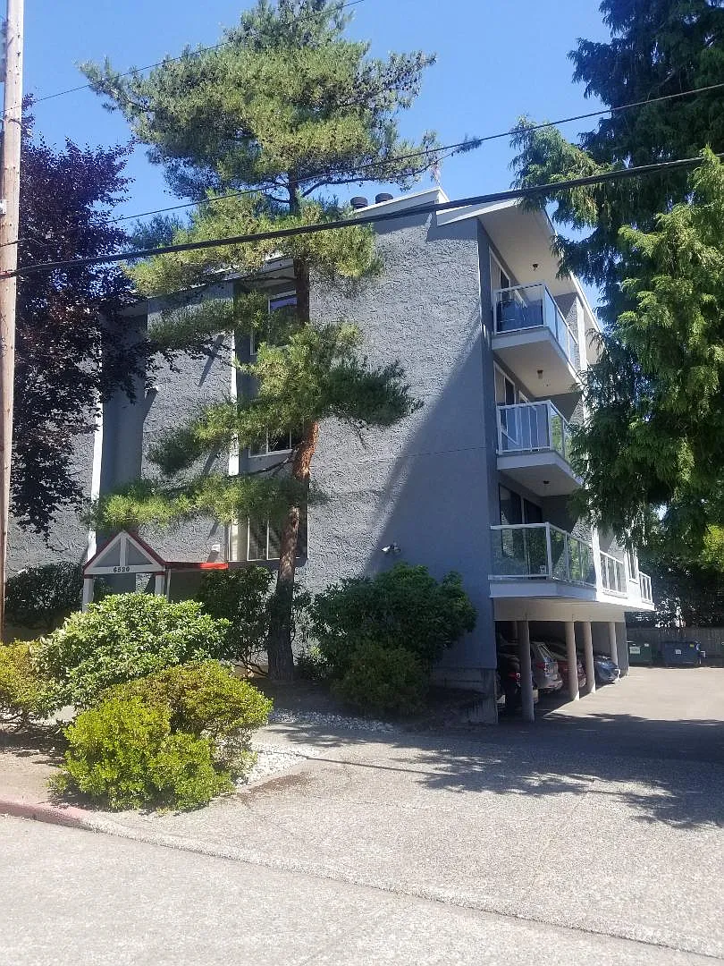 6520 23rd Ave NE — Photo 1